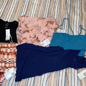 5ct Women’s tops new with tags.